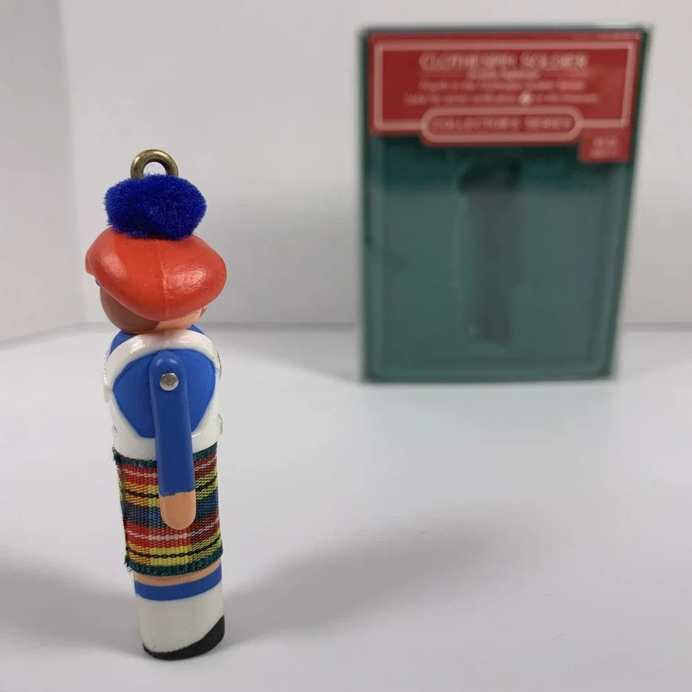Hallmark 1985 Collector's Series Clothespin Scottish Highlander Soldier Ornament